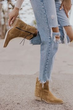 Cowgirl Ankle Boots Outfit, Ankle Cowgirl Boots Outfit, Fall Boots 2023, Western Boot Outfits, Western Ankle Boots Outfit, Buckle Boots Outfit, Bootie Outfits, Ankle Booties Outfit, Ankle Cowgirl Boots