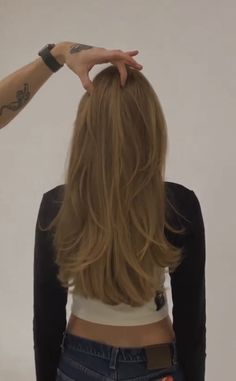 Trendy v shaped haircut ideas | Hairstyle tutorial ideas Summer Haircuts Long Hair, Layered U Shaped Haircut, Layers For Fine Straight Hair, Fine Hair Haircuts Long, Haircut From Back, Haircuts For Straight Long Hair, Haircut Ideas For Long Hair Layers, Hair Layers Straight, Long Hair Layers Straight