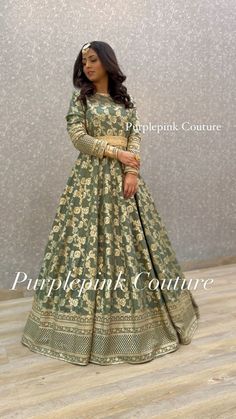 Frock Lehnga Design, Heavy Gowns Indian Wedding Dresses, Banarsi Dress Designs Pakistani, Anarkali Border Designs, Banarsi Lehanga Designs, Heavy Traditional Indian Dresses, Border Saree Dress Pattern, Banarsi Saree Dress Design Ideas, Anarkali Ideas Indian Weddings