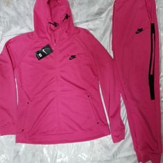 Nike Zip Up Hoodie And Pants Nike Suit, Nike Jogging Suits, Womens Football Jersey, White Nike Hoodie, Grey Nike Sweatpants, Nike Zip Up Hoodie, Black Nike Hoodie, Nike Set, Hoodie And Pants