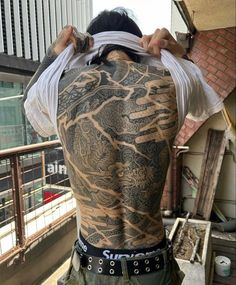 Back Tattoos For Guys Full, Back Tattoos Men, Japanese Chest Tattoo, Traditional Back Tattoo, Traditional Chest Tattoo, Tattoo Espalda, Ink Tattoo Design, Red Tattoo Ideas, Mario Tattoo