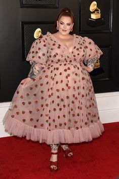 Tess Holliday, Lirika Matoshi, Vestidos Color Rosa, Strawberry Dress, Pink Dress Women, Plus Size Party Dresses, Pink Strawberry, Fashion Gowns, Maxi Dress Pattern