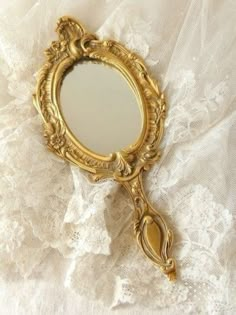 j i n x Era Victoria, Royal Core, Royal Aesthetic, Deco Originale, Princess Aesthetic, Hand Mirror, Gold Mirror