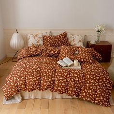 Fall Jersey Knit Floral Bedding Bundle Brown / Small Fitted Cozy Fall Aesthetic Bedroom, 70s Interior Design Bedroom, Autumn Bedroom, Bed Inspiration, 70s Room, Classic Duvet Covers, 70s Interior Design, Stylish Bedding, 70s Interior