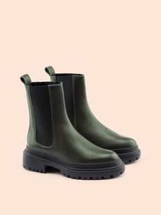 Handmade in Montecatini Terme, Italy. Finally! A classic high chelsea that also keeps your feet warm and toasty in the winter! Your new essential. Led Fashion, Wardrobe Refresh, Rimini, Florence Italy, If The Shoe Fits, Leather Pulls, Shoe Fits, Snow Boots, Kale