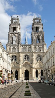 the large cathedral has two towers on it's sides