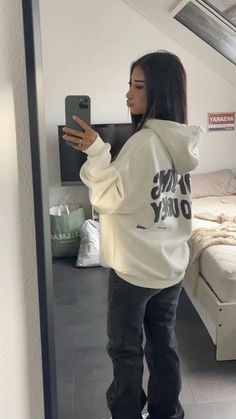 Baggy Hoodie, Outfit Zara, Smink Inspiration, Zara Fashion, Hoodie Outfit, Simple Trendy Outfits, Looks Chic