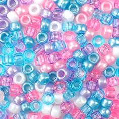 many different colors of beads are shown in this image and there is no image on it