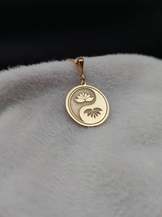 Lotus Yin Yang Necklace, Dainty Floral Necklace, 14K Solid Gold Yoga Necklace, Minimalist Spiritual Necklace, Meditation Lover Gift - Etsy Türkiye Sacred Jewelry, Yin Yang Necklace, Spiritual Necklace, Mens Chain Bracelet, Yoga Necklace, Jewelry Accessories Ideas, Dope Jewelry, Yoga Jewelry, Everyday Necklace