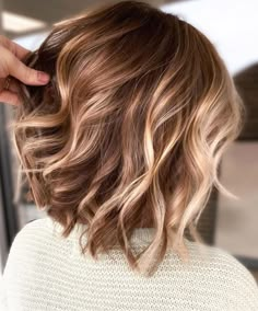 21 Stunning Examples of Caramel Balayage Highlights for 2021 Rambut Brunette, Thick Wavy Hair, Brown Hair With Blonde Highlights, Caramel Hair, Caramel Highlights, Brown Blonde Hair, Brown Hair With Highlights, Long Wavy Hair