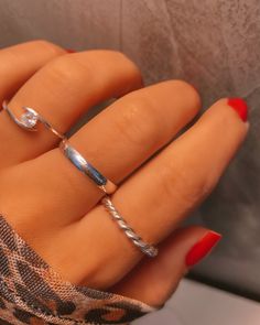 Minimalistic Rings, Stacking Jewelry, Stacked Jewelry, Minimalist Rings, Pretty Jewellery, Wallpaper Iphone, Clip On Earrings, Diamond Bracelet, Latest Fashion Trends