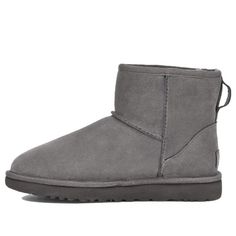 UGG Classic Mini UGG Rubber Logo 1108231-GREY Classic Mini Ugg, Australian Boots, Mini Uggs, Black Snow Boots, Half Boots, Logo Retro, Boots Woman, Ugg Mini, Ugg Classic Mini