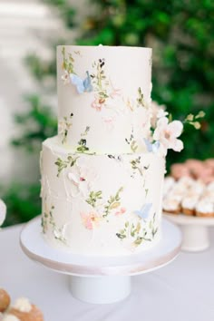 Darlington House, Cake With Flowers, Dream Wedding Cake, Wedding Dress Store, Wedding Vision Board, 2025 Wedding, Garden Party Wedding