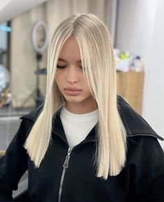 T18 Toner Before And After, Blonde Highlights Straight Hair, Blonde Mid Length Hair, Scandinavian Blonde, Blonde Hair Short, Cold Blonde, Perfect Blonde Hair, Dark Blonde Hair Color