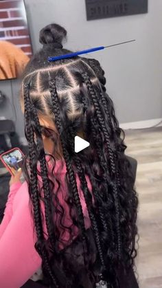 Daina | Braider + Educator on Instagram: "#stitchbraidsatlanta #stitchbraids #stitchersgonnastitch #braids #braider #braid #braidideas #braidseason #réel #reels #reelsinstagram #viralvideos #explorepage #braidboss #stitchgoat #knotlessbraids #fulanibraids #tribalbraids #howtobraid #braidboss #braidinstructor #lemonadeknotlessbraids #fulanibraids #tribalbraids  #goddessbraids #braidbosssociety" Quick Braids, Top Knot Bun, Hair Curls, Quick Braided Hairstyles, Stitch Braids, Jumbo Braids, Kids' Braids