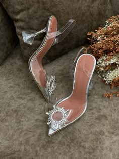 Heels With Suit, Bow Heels Outfit, Clear Heel Shoes, Silver Heel, Shoes Elegant, Dr Shoes, Zara Heels