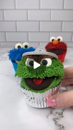 the muppet cupcakes are decorated to look like sesame street characters