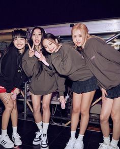 Blackpink Ot4 Wallpaper, Blackpink Airport Fashion, Blackpink Concert, Black Pink Background, Black Hair Kpop, Blackpink Poster, Pink Tour, Blackpink Members, Dara Kpop