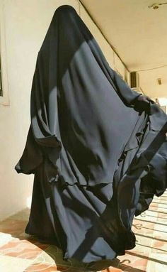 Clothes For Veiled Women, Niqabi Girl, Muslim Fashion Hijab Outfits, Muslim Women Fashion, Fashion Top Outfits