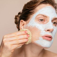 Our writer breaks down the best nighttime skincare routine for your 40s—with expert tips. Discover her favorite products inside. Night Face Routine, Night Time Skin Routine, Anti Aging Skincare Routine, Face Routine, Night Time Skin Care Routine, Nighttime Skincare, Peach And Lily, Best Skin Care Routine