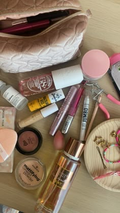 Makeup Bag Essentials, Makeup Needs, Affordable Makeup, Makeup Obsession, Makeup Items, Skincare And Makeup, Makeup And Skincare, Makeup Essentials, Pretty Makeup