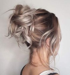 Messy Bun Ideas, Bun Ideas, Messy Hair Updo, Messy Updo, A Messy Bun, Easy Hairstyles For Medium Hair, Messy Buns, Messy Bun Hairstyles