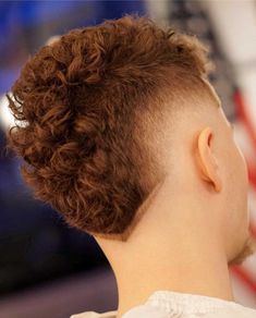 Faux Hawk Curly Hair Men, Curly Hair Designs, Top Haircuts For Men, Taper Fade Curly Hair, Short Fade Haircut, High Fade Haircut, Mohawk Hairstyles Men, Men Haircut Curly Hair