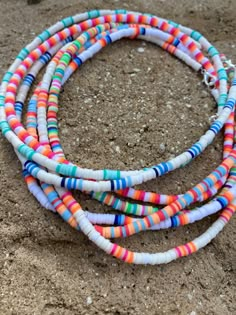 Clay Bead Waist Beads, Beachy Clay Bead Necklace, Obx Bracelets Flat Beads, Clay Bead Ideas Necklace, Flat Bead Necklace Ideas, Diy Clay Bead Necklace, Clay Bead Design Ideas, Flat Beaded Bracelets