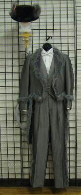 a suit and hat are on display in front of a wire wall with metal bars