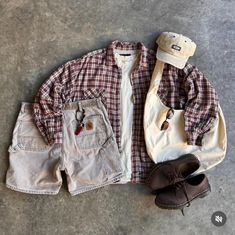 Styling Flannels, Vintage Flannel Outfits, Better Fashion, Flannel Outfit, Wardrobe Change, School Fit, Flannel Outfits, Casual Outfit Inspiration, Queer Fashion