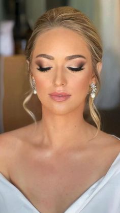 Glam Bride Makeup, Wedding Makeup For Blue Eyes, Wedding Makeup Bride, Glam Wedding Makeup, Bridesmaid Hair Makeup