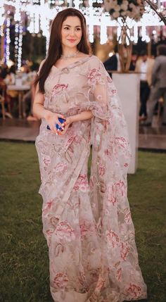 Farewell Sarees For Teens, Hania Aamir, Sarees For Girls, Hania Amir, Bridal Dresses Pakistan, Fancy Sarees Party Wear, Saree Designs Party Wear