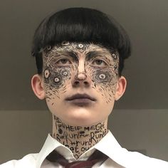 Grunge Techno Outfit, Squiggle Eyeliner, Avant Garde Makeup Creative, Creative Face Makeup, Drag Make-up, Alt Makeup, Halloween Tattoo, Photographie Portrait Inspiration, Creative Makeup Looks