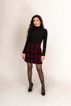 Fitted High Waist Plaid Skort, High-waist Plaid Mini Skirt For Fall, Winter Mini Length Plaid Skirt, Plaid Fitted Mini Skirt, High Waist Plaid Skort, Elegant Fitted Plaid Skirt, Fitted Plaid Skort For Winter, Classic Fitted Mini Skirt For Winter, Fitted Classic Mini Skirt For Winter