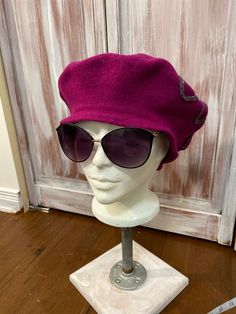 Vintage fuchsia wool beret - pretty with lilac and gray flower-shaped ribbon and warm superb spring winter hat - head circumference 23 STrechy - made in Canada Purple Brimmed Felt Hat For Winter, Purple Short Brim Felt Hat For Winter, Purple Felt Hat With Short Brim For Winter, Winter Purple Felt Hat With Short Brim, Purple One-size Hat For Fall, Purple Hat For Fall, Purple One-size Fall Hat, Gray Flower, Wool Beret