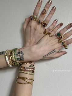 Wearing Lots Of Jewelry, Mixed Tone Jewelry, Cool Jewelry Aesthetic, Dope Jewelry Accessories, Rings And Bracelets, Best Jewelry