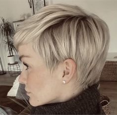 Womens Pixie Undercut, Short Hair Styles For Thick Hair Over 30, Blonde Shaggy Pixie, Classy Pixie Haircut Chic, Pixie Before And After, Sleek Pixie Haircut, Blond Pixie Haircut, Cropped Haircut For Women, Short Pixie Haircuts For Fine Hair