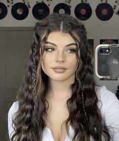 Perfect Hairstyles For Round Faces, Cute Euphoria Hairstyles, Makeup For A Country Concert, Cute Hair With Braids, Hair Down Styles Formal, Easy Baddie Hairstyles With Bangs, Prom Hair For Wavy Hair, Cute Hairstyles For Long Hair Crimp, Prom Hairstyles Shoulder Length Hair