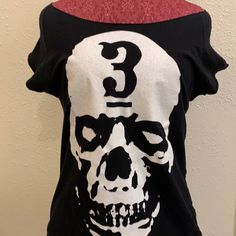 Fitted Skull Print Crew Neck Top, Edgy Skull Print Short Sleeve Top, Fitted Crew Neck Top With Skull Print, Edgy Short Sleeve Top With Skull Print, Casual Fitted Skull Print Tops, Casual Fitted Tops With Skull Print, Fitted Casual Tops With Skull Print, Fitted Graphic Tee With Skull Print, Fitted Cotton Shirt With Skull Print