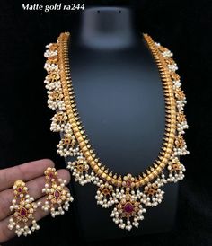 Moti Jwellary On Saree, Moti Jwellary Set, Moti Jwellary, Bharatnatyam Dress, Wedding Jewelry Sets Bridal Jewellery, Neck Pieces Jewelry, Antique Necklaces Design, Peacock Pendant, Bangles Gold