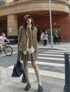 British School Uniform Aesthetic, Uniform Aesthetic, British School Uniform, Aesthetics Outfits, Trend Aesthetic, Fall Aesthetics, British School, Fall Aesthetic, Aesthetic Outfit