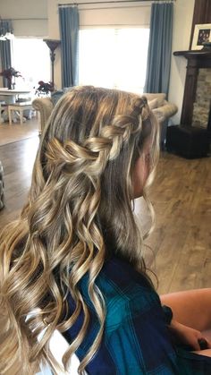 Grad Hairstyles, Simple Braid, Sanggul Modern, Cute Prom Hairstyles, Pageant Hair, Formal Hairstyles For Long Hair, Simple Prom Hair, Hoco Hairstyles, Dance Hairstyles