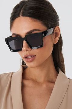 Iranian Women Fashion, Shades For Women, Trending Sunglasses, Black Sunglasses, Womens Glasses, Sunglasses Shop