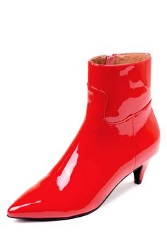 Bottines à talon chaton en cuir verni rouge et bout pointu | FSJshoes Kitten Heel Ankle Boots, Cowboy Shoes, Kitten Heel Boots, Boots Square Toe, Suede Boots Knee High, Jeffrey Campbell Shoes, Kitten Heel, Heel Boots, Wedge Boots