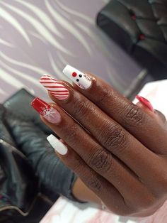 Medium Coffin Christmas Nails, Christmas Nail Designs Medium Length, Christmas Nails For Black Women, Black And Nails White, Christmas Nails Sns Powder, Xmas Nails Black, Merry Christmas Nails 2023, Winter Coffin Acrylic Nails, Medium Length Coffin Nail Ideas