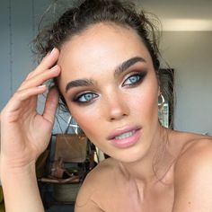 Dark Smokey Eye Makeup, Bronze Smokey Eye, Bronze Eye Makeup, Natural Smokey Eye, Dark Eye Makeup, Brown Hair Blue Eyes, Eyeshadow For Blue Eyes, Bronze Makeup