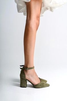 SAGE GREEN SUEDE SHOES, GREEN WEDDING SHOES, SAGE GREEN SHOES, GREEN HIGH HEELS, GREEN SUEDE HEELS, GREEN BRIDAL SHOES, GREEN BLOCK HEELS As Eleanor Louise, we stand out with our Green heeled shoes that combine style and comfort. Specifically designed for brides, these shoes are crafted with high-quality materials. * Made from Green Suede and Premium Vegan Leather, our shoes are equipped with an ankle strap that provides comfort throughout the day. * Completing your style and boosting your confi Olive Green Block Heels, Comfortable Formal Shoes, Boho Wedding Shoes Bridesmaid, Sage Wedding Shoes, Bridesmaid Shoes For Long Dresses, Boho Bride Shoes, Sage Green Wedding Heels, Spring Wedding Green Heels, Green Suede Heels