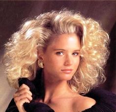 Women’S Eighties Hairstyles #eighties #hairstyles #women #womenhairstyles 80s Hair Tutorial, 80s Hair And Makeup, 80 S Hairstyles, 80s Hair Styles, 80s Big Hair, 80’s Hair, 80's Hairstyle, 1980s Hair, Look 80s