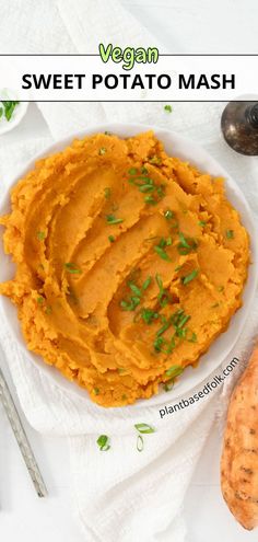 a bowl of vegan sweet potato mash Vegan Holiday Desserts, Sweet Potato Recipes Mashed, Veggie Side Dish Recipes, Sweet Potato Mash, Healthy Sweet Potato, Vegan Holiday Recipes, Wfpb Recipes, Vegan Roast, Stuffed Sweet Potato Healthy