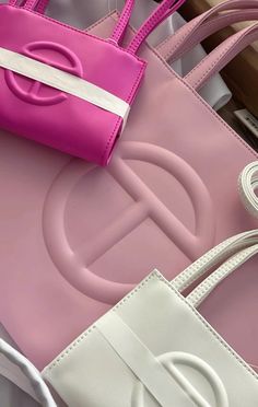 Telfar Bags, Pink Lifestyle, Luxury Bags Collection, Handbag Essentials, Birthday Stuff, Pretty Pins, Girly Bags, Pink Girly Things, Fancy Bags